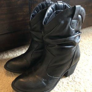 Mudd black boots